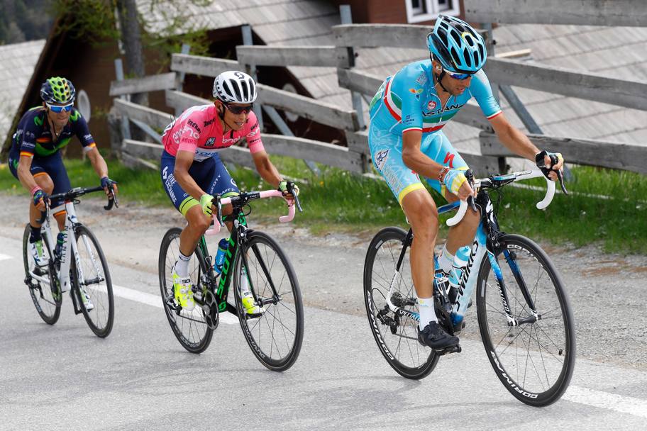 Nibali attacca sull&#39;ultima salita, il Colle della Lombarda, a 15 km dall&#39;arrivo e 4,7 km dallo scollinamento. Chaves  e Valverde reagiscono. Afp
